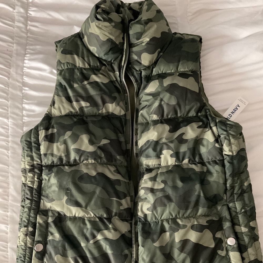 NEW Old Navy camo puffer vest